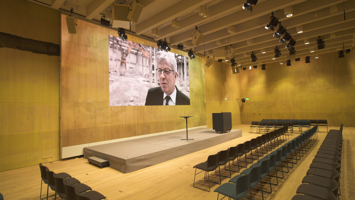 Swiss Re LED-Panels Conference Setting